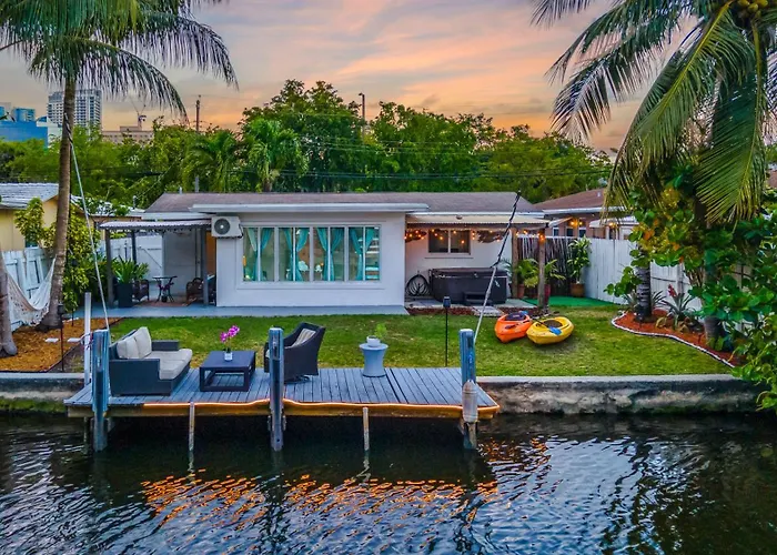 Riverwalk Villa I Private Dock & Hot Tub